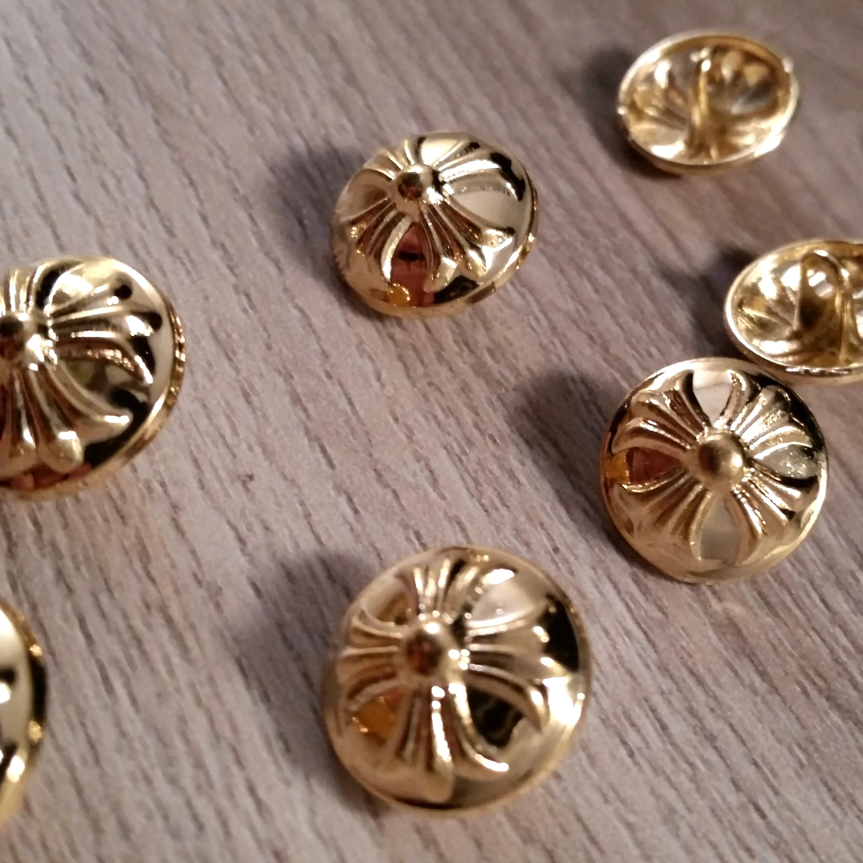 Buttons Gold Gothic Maltese Cross 1/2 inch