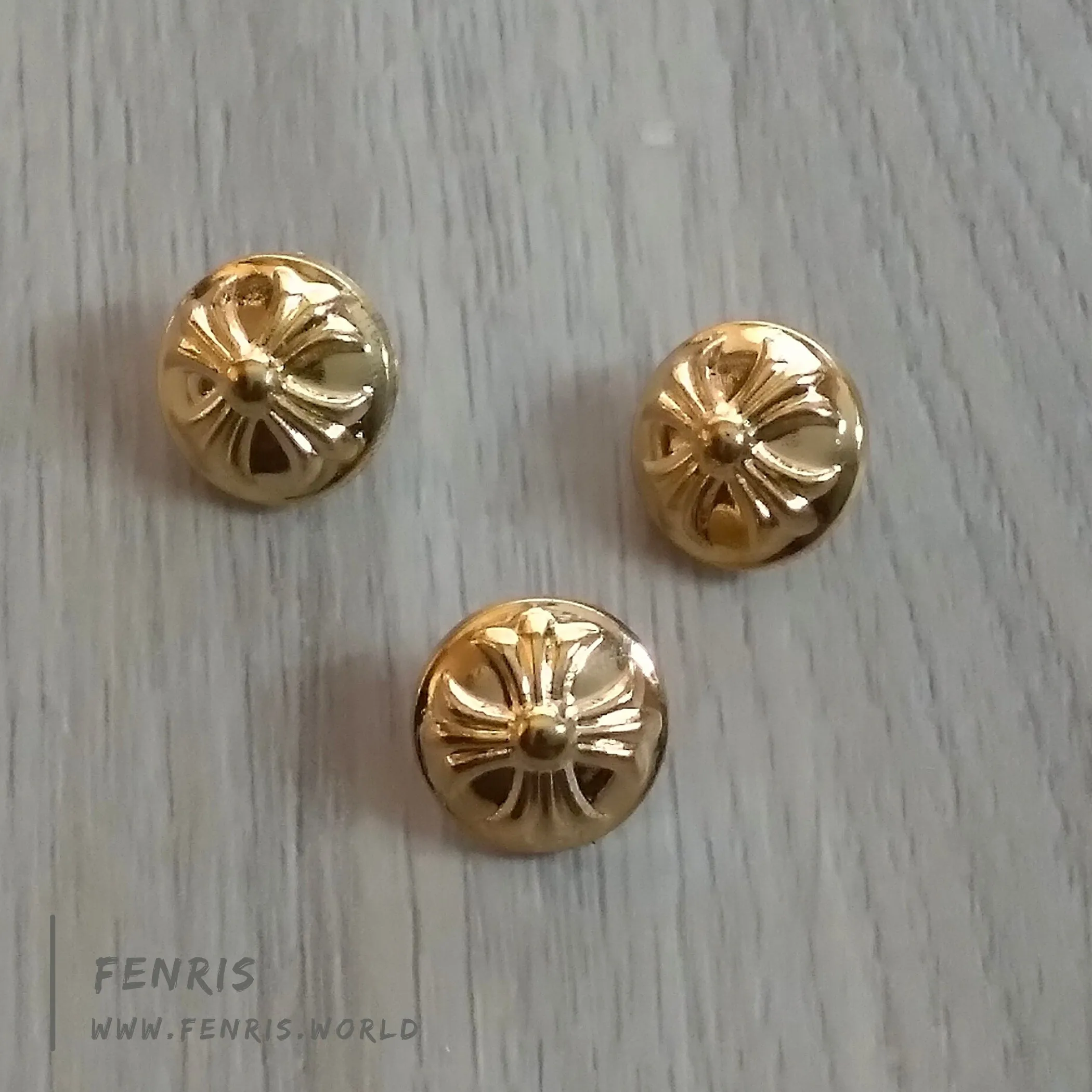 Buttons Gold Gothic Maltese Cross 1/2 inch