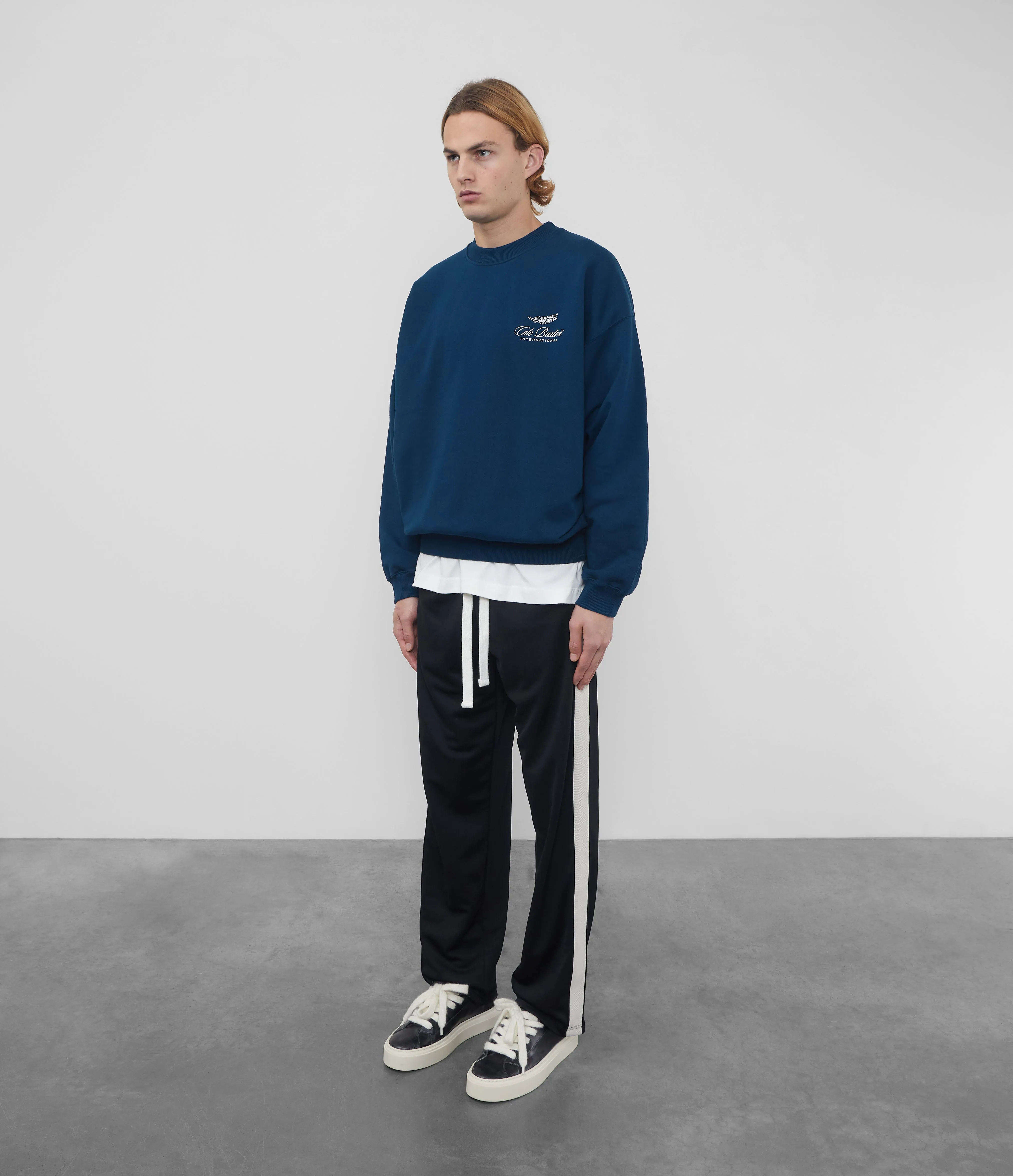 INTERNATIONAL SWEATSHIRT
